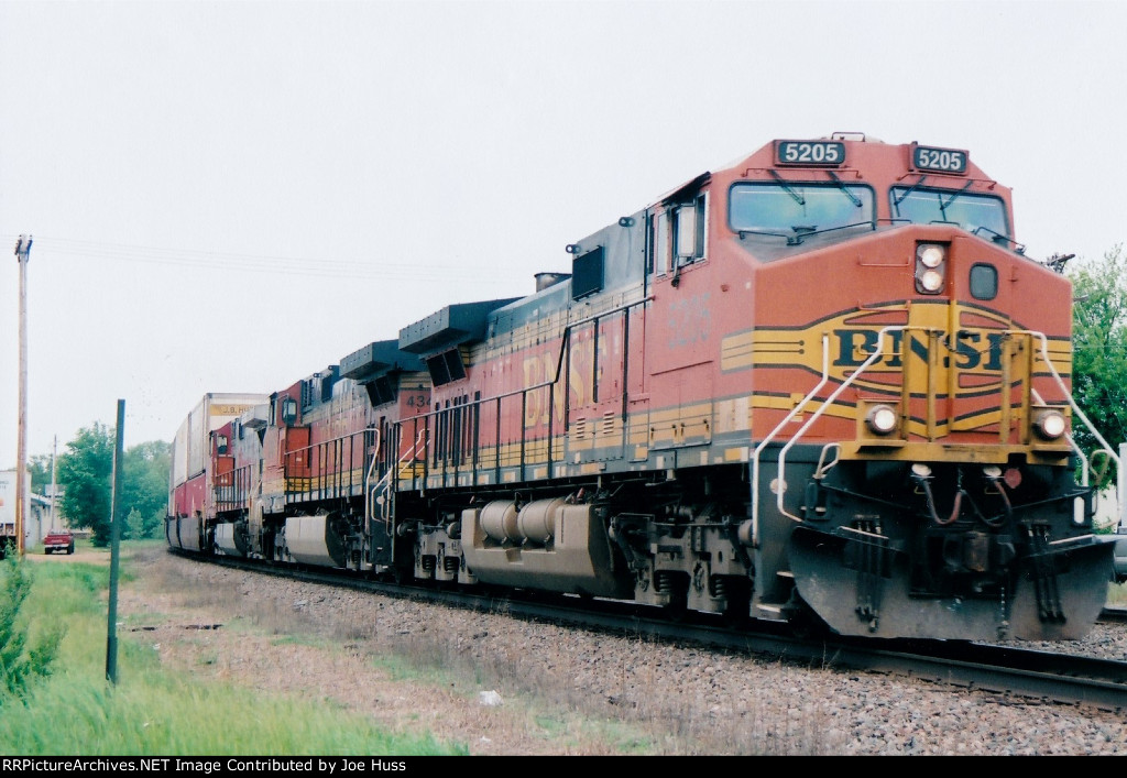 BNSF 5205 East